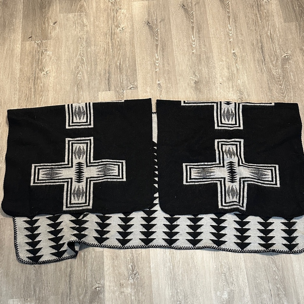 Old Navy Black and White Geometric Poncho
